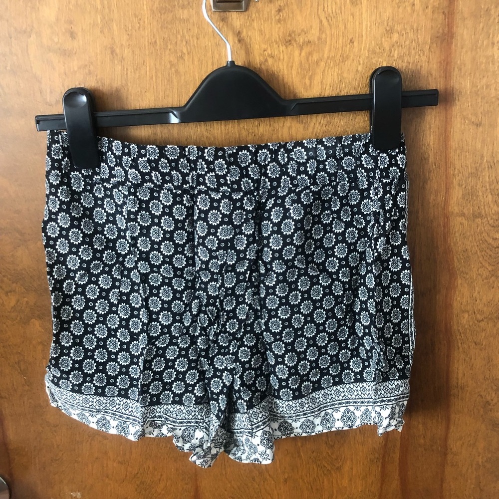 Patterned Shorts - Picture 2 of 3